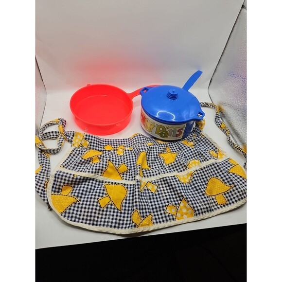 Kids Vtg Half Apron Handsewn Yellow Mushrooms on Gingham And Toy Plastic Pans - Picture 1 of 16